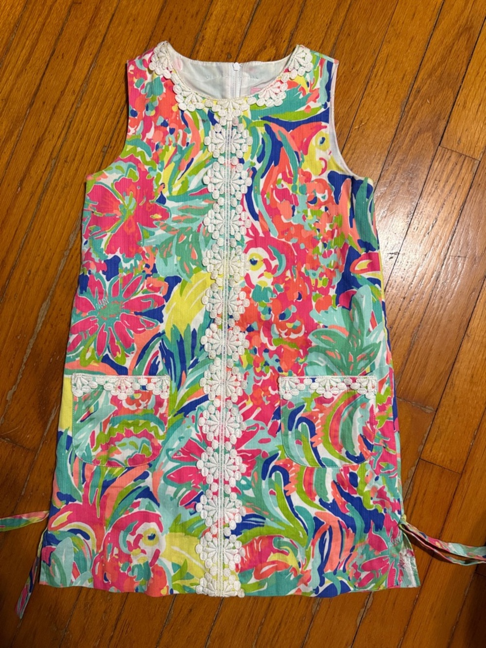 Lilly Pulitzer girls size 10 Bright Floral Shift Dress with White Lace Trim